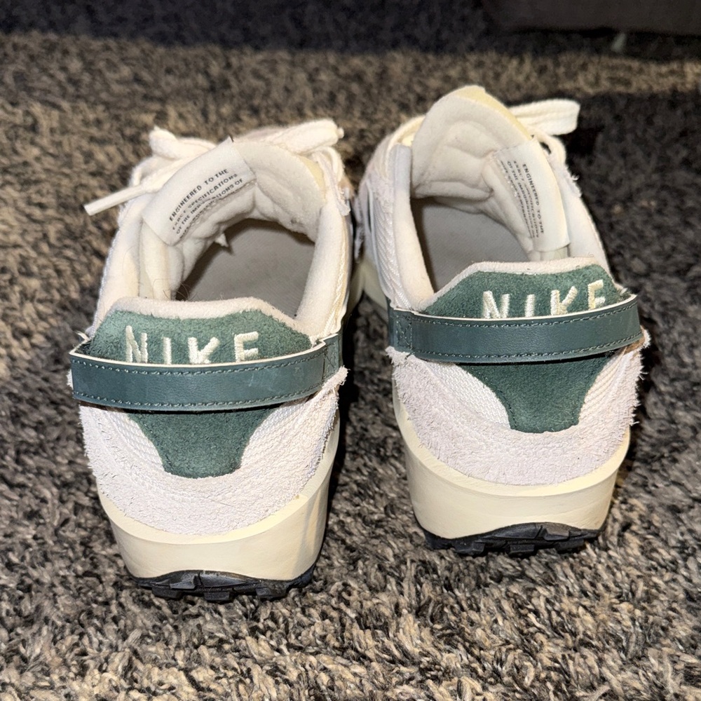 Nike Wmns Waffle Debut Vintage 'White Vintage Green' - Picture 2 of 8